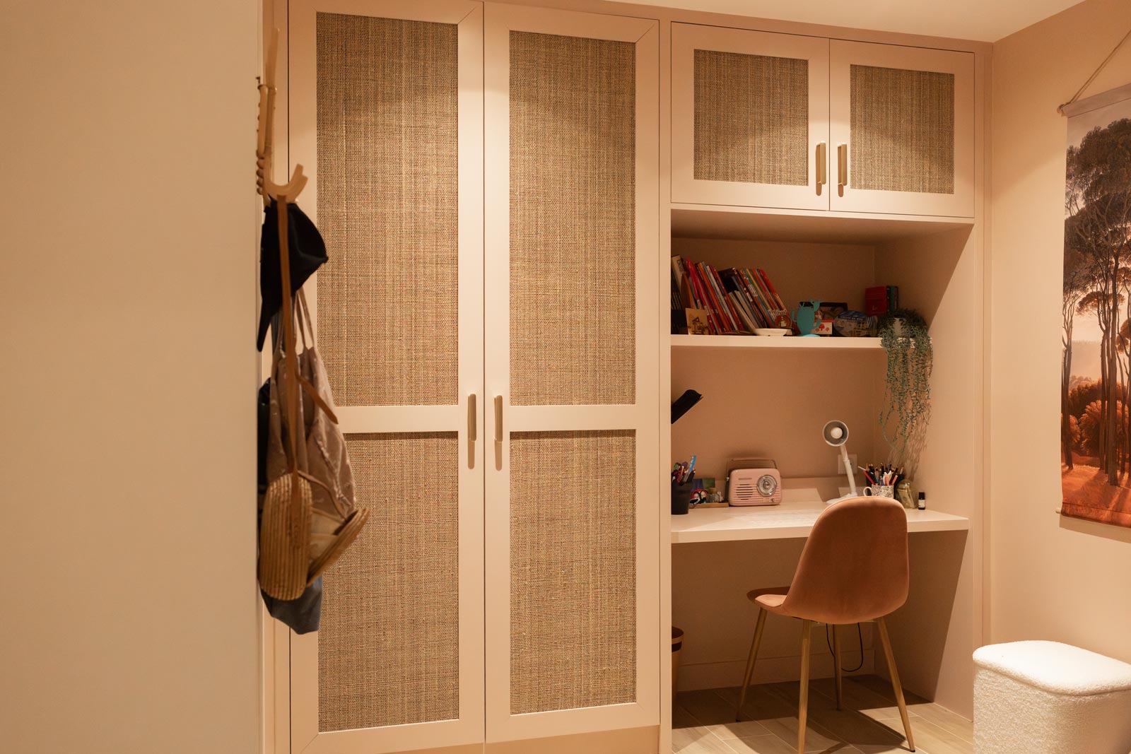 Dressing moucharabieh et bureau intégré en médium à peindre – chambre sur-mesure Ploemeur